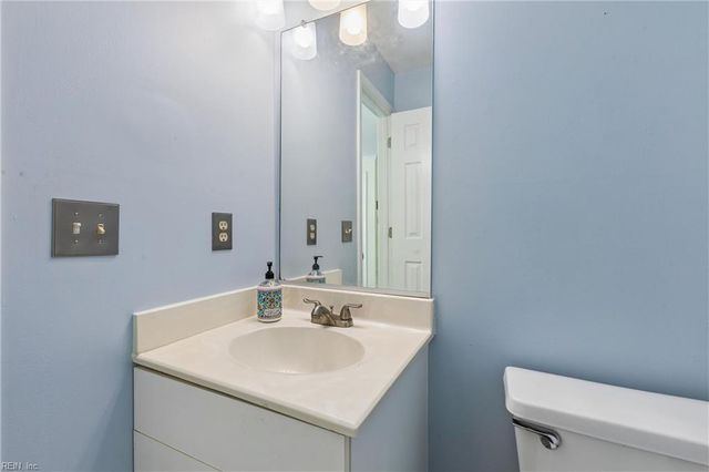 205 Amersham Dr Apt G, Yorktown, VA 23693