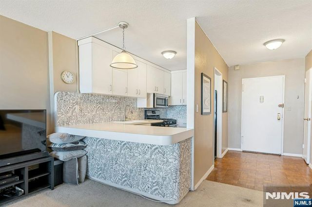2200 N Central 7B, Fort Lee, NJ 07024