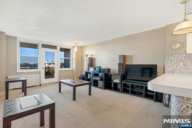 2200 N Central 7B, Fort Lee, NJ 07024