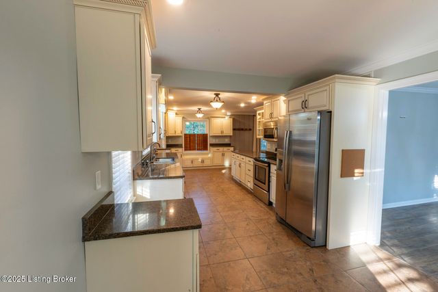 101 Edgewood Dr, Bardstown, KY 40004