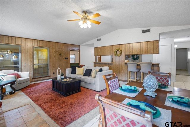 207 Grass Knoll Drive, Hideaway, TX 75771