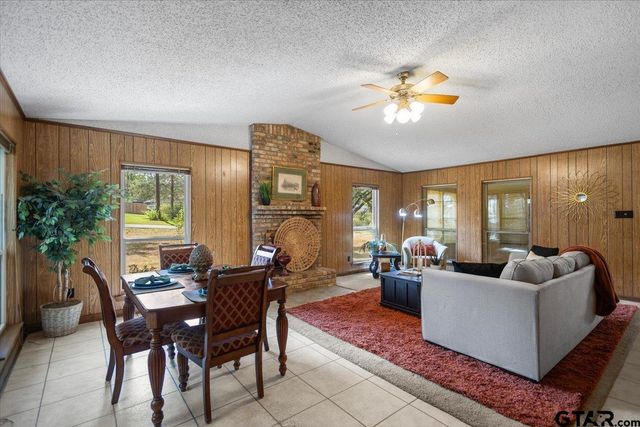 207 Grass Knoll Drive, Hideaway, TX 75771