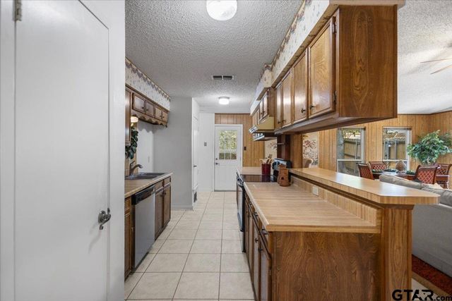 207 Grass Knoll Drive, Hideaway, TX 75771