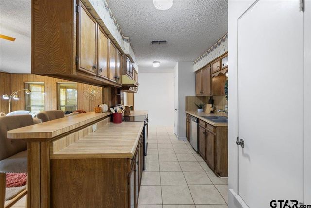 207 Grass Knoll Drive, Hideaway, TX 75771