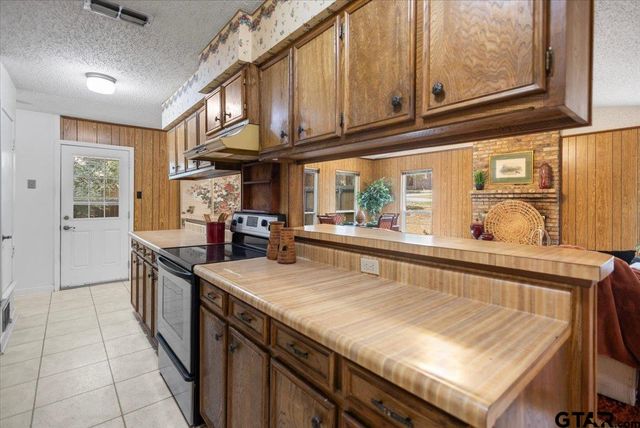 207 Grass Knoll Drive, Hideaway, TX 75771