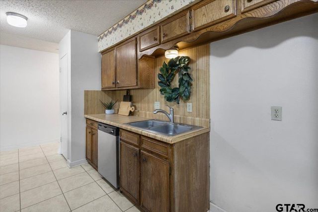 207 Grass Knoll Drive, Hideaway, TX 75771