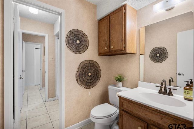 207 Grass Knoll Drive, Hideaway, TX 75771