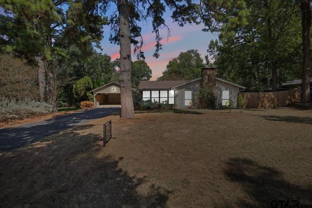 207 Grass Knoll Drive, Hideaway, TX 75771