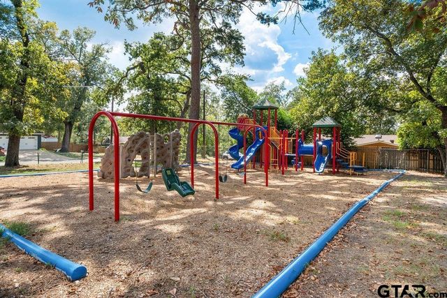 207 Grass Knoll Drive, Hideaway, TX 75771