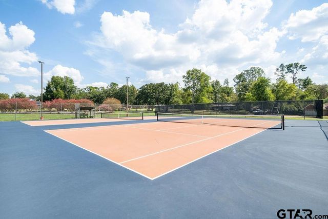 207 Grass Knoll Drive, Hideaway, TX 75771