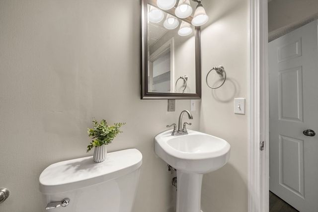 464 Lunns Way, Plymouth, MA 02360