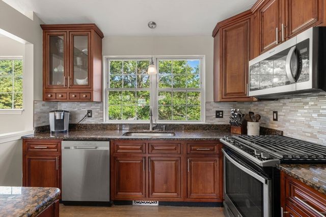 464 Lunns Way, Plymouth, MA 02360