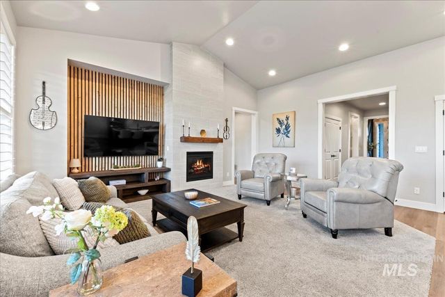 10238 Hazy Glen Dr, Nampa, ID 83687