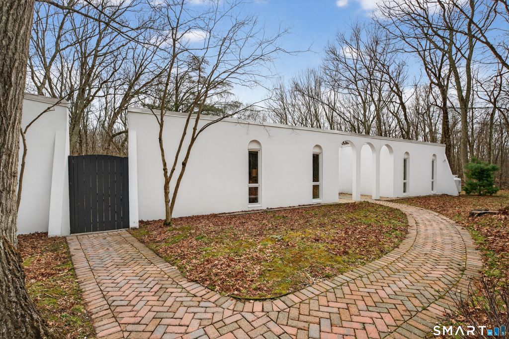 230 Six Rod Highway, Hamden, CT 06518