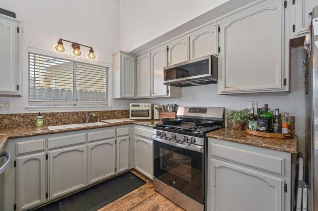 5208 Olivehurst Way, Elk Grove, CA 95758