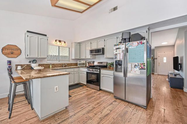 5208 Olivehurst Way, Elk Grove, CA 95758