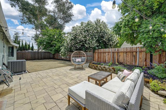 5208 Olivehurst Way, Elk Grove, CA 95758