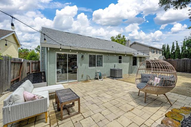 5208 Olivehurst Way, Elk Grove, CA 95758