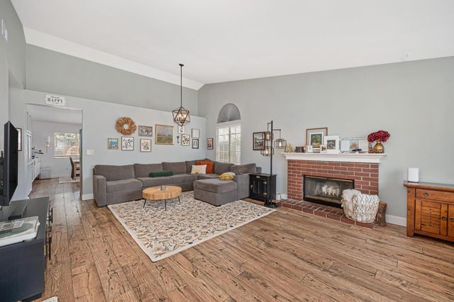 5208 Olivehurst Way, Elk Grove, CA 95758