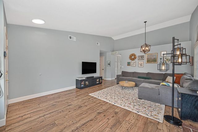 5208 Olivehurst Way, Elk Grove, CA 95758