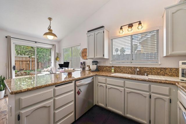 5208 Olivehurst Way, Elk Grove, CA 95758