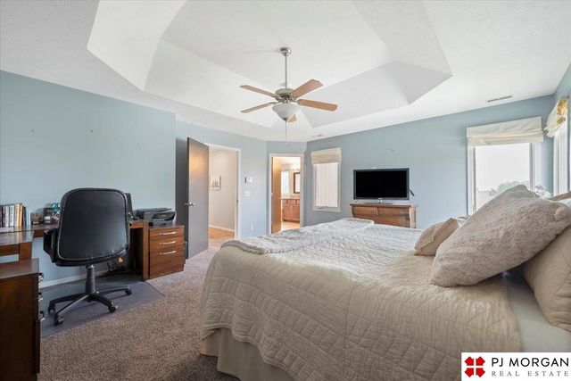 8608 S 98th Street, La Vista, NE 68128