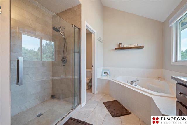 8608 S 98th Street, La Vista, NE 68128