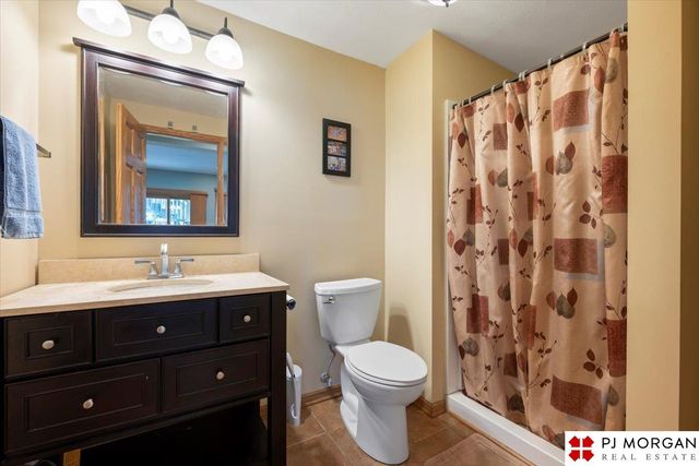 8608 S 98th Street, La Vista, NE 68128