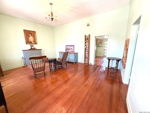 306 E El Paso, Brackettville, TX 78832