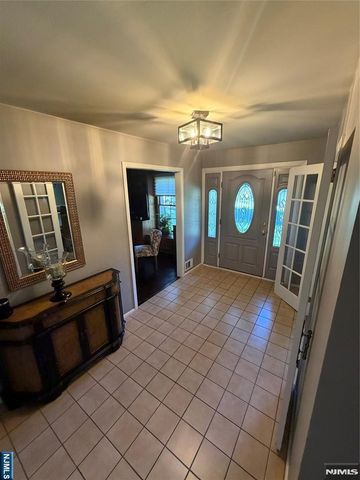 61 Heatherhill Lane, Woodcliff Lake, NJ 07677