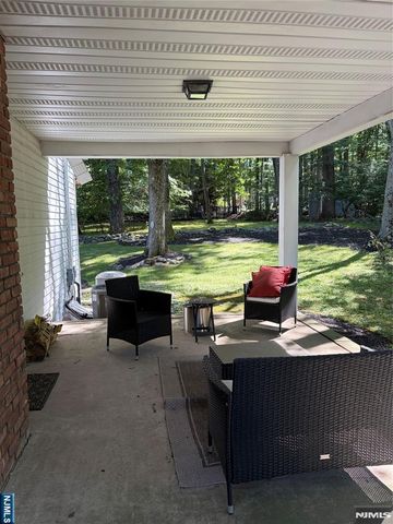 61 Heatherhill Lane, Woodcliff Lake, NJ 07677