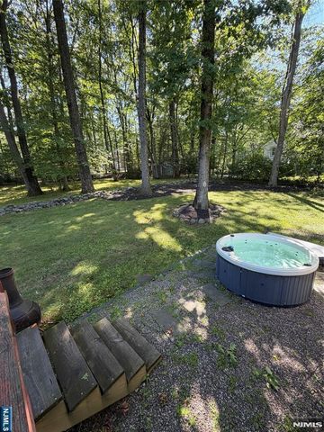 61 Heatherhill Lane, Woodcliff Lake, NJ 07677
