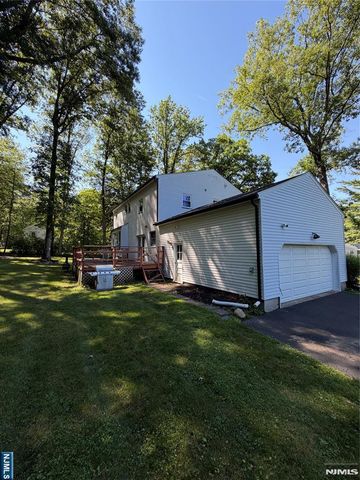 61 Heatherhill Lane, Woodcliff Lake, NJ 07677