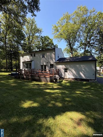 61 Heatherhill Lane, Woodcliff Lake, NJ 07677