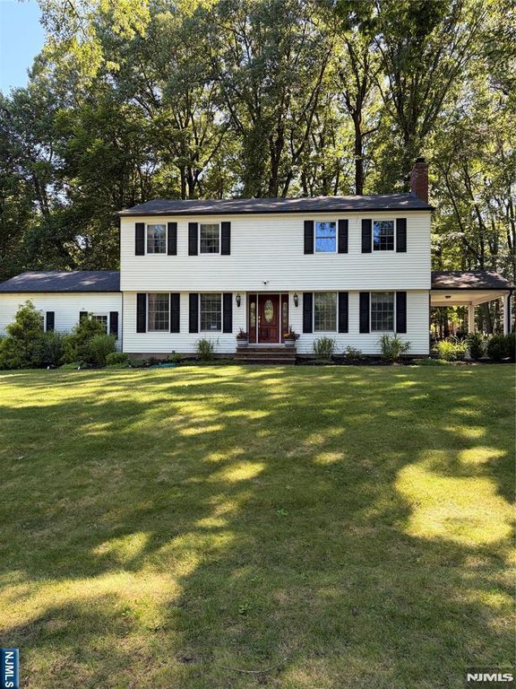 61 Heatherhill Lane, Woodcliff Lake, NJ 07677