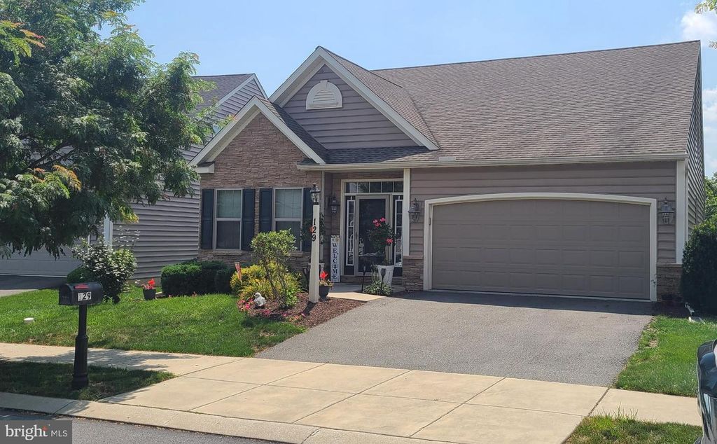 129 GOLDENFIELD DR, Lancaster, PA 17603