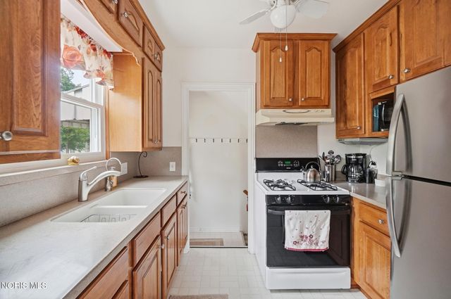 2660 Oak Grove Place, Toledo, OH 43613