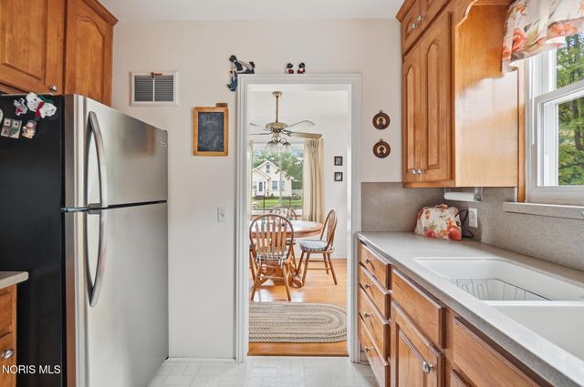 2660 Oak Grove Place, Toledo, OH 43613