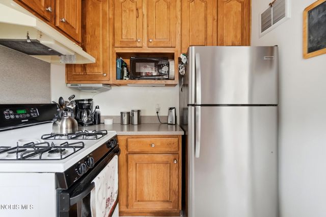 2660 Oak Grove Place, Toledo, OH 43613