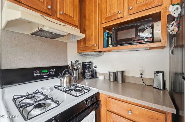 2660 Oak Grove Place, Toledo, OH 43613