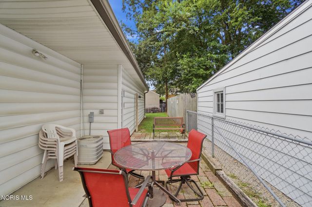 2660 Oak Grove Place, Toledo, OH 43613