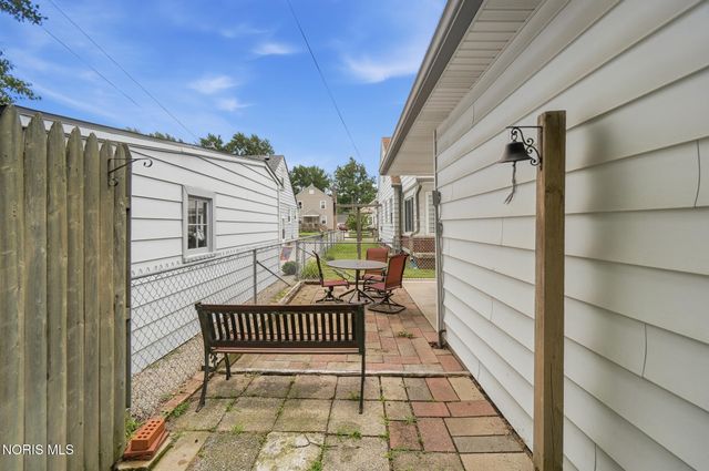 2660 Oak Grove Place, Toledo, OH 43613