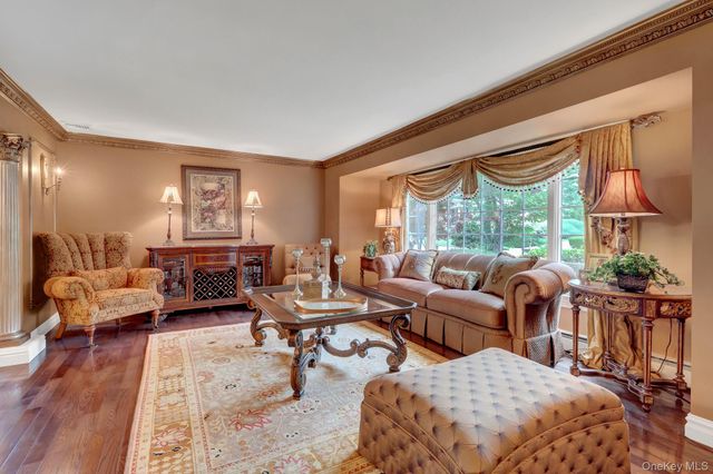 140 Wedgewood Drive, Hauppauge, NY 11788