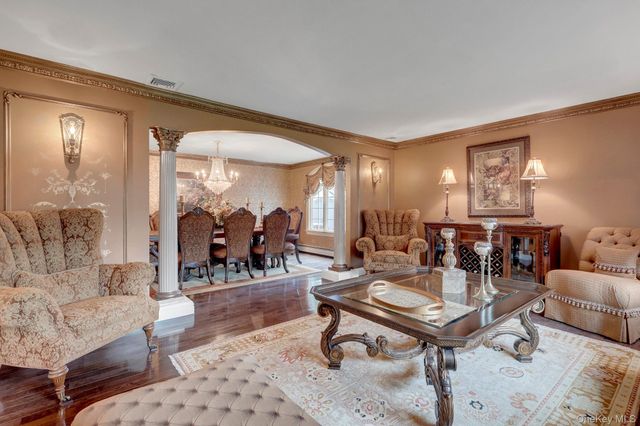 140 Wedgewood Drive, Hauppauge, NY 11788