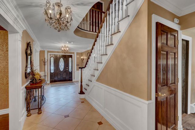 140 Wedgewood Drive, Hauppauge, NY 11788