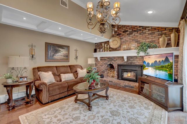 140 Wedgewood Drive, Hauppauge, NY 11788