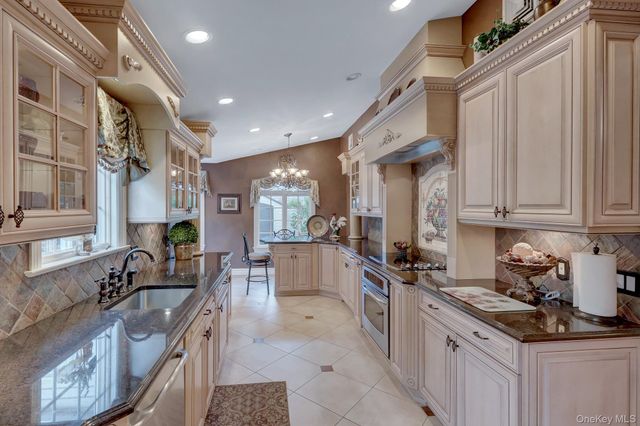 140 Wedgewood Drive, Hauppauge, NY 11788