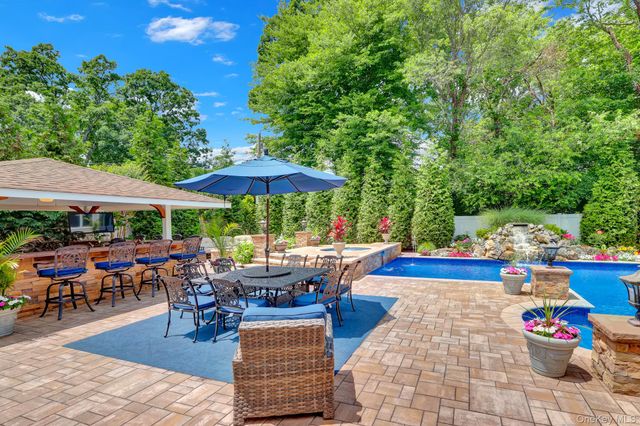 140 Wedgewood Drive, Hauppauge, NY 11788