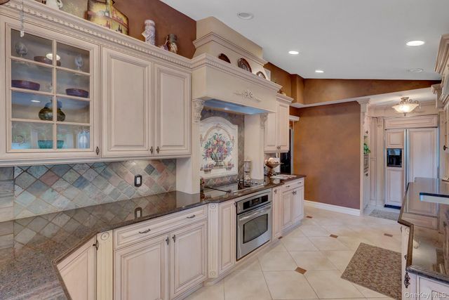 140 Wedgewood Drive, Hauppauge, NY 11788