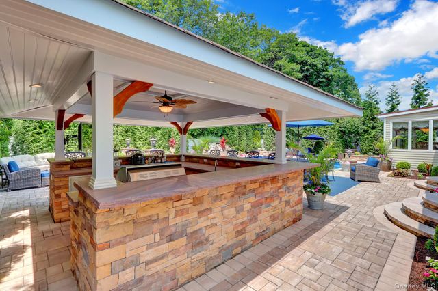 140 Wedgewood Drive, Hauppauge, NY 11788